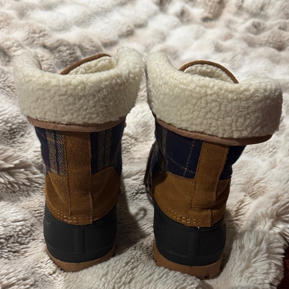 Women’s fur lined Brown and Black Winter Boots - Picture 3 of 9